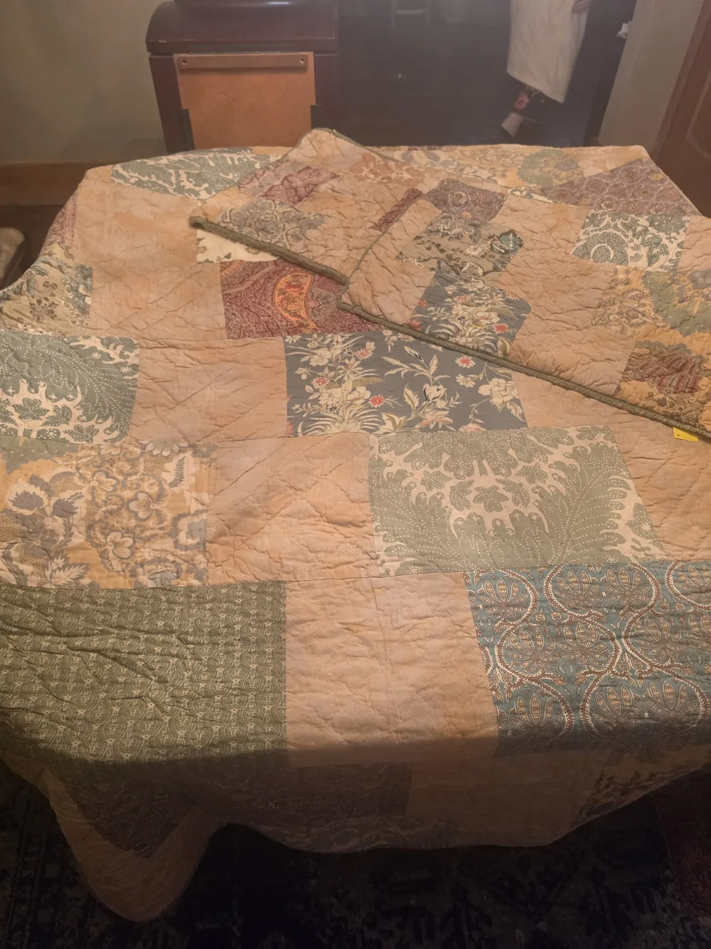 Queen‑Size Pottery Barn Comforter + 2 Shams